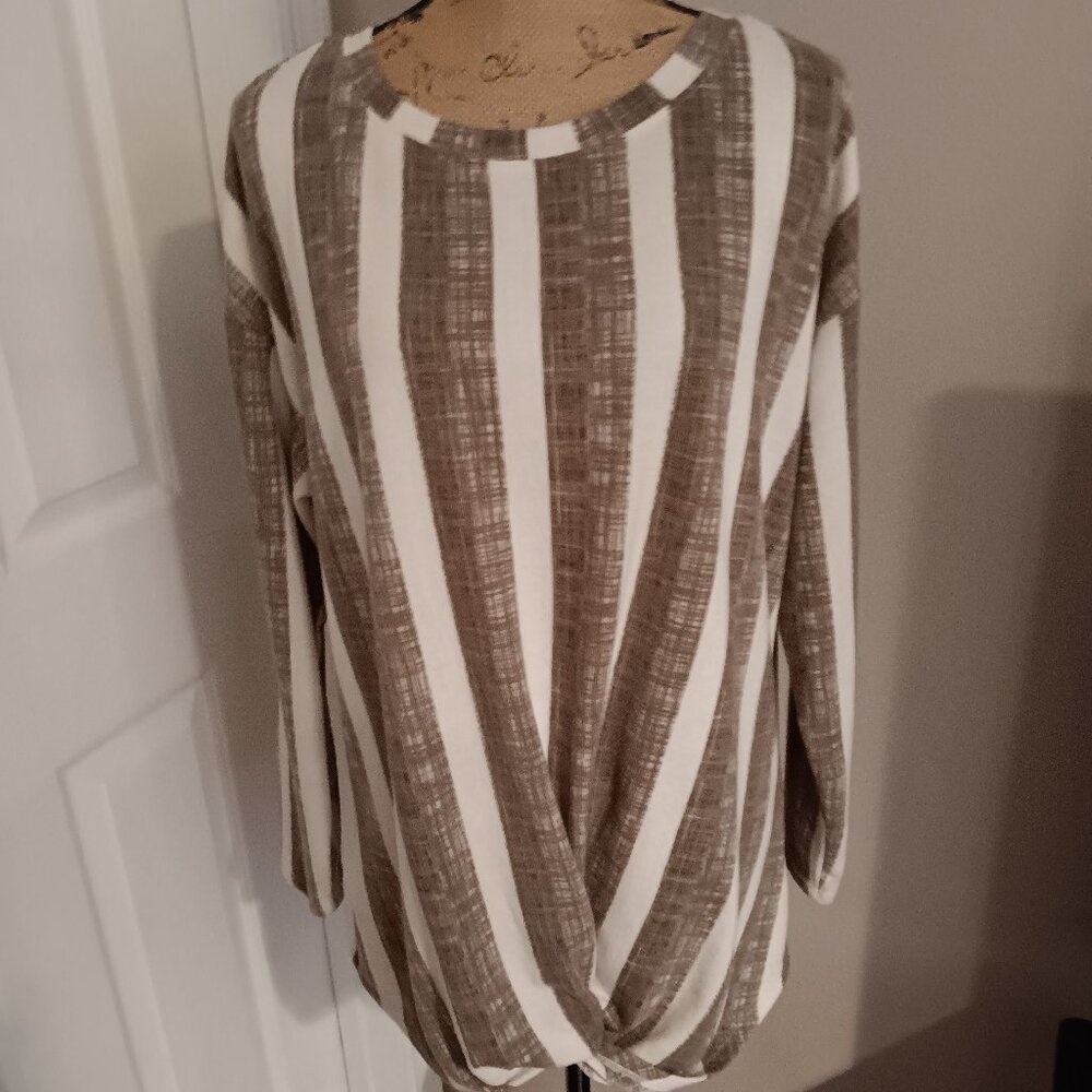 True Self Light Brown and Beige Super Soft Knot Front Top Size 1X